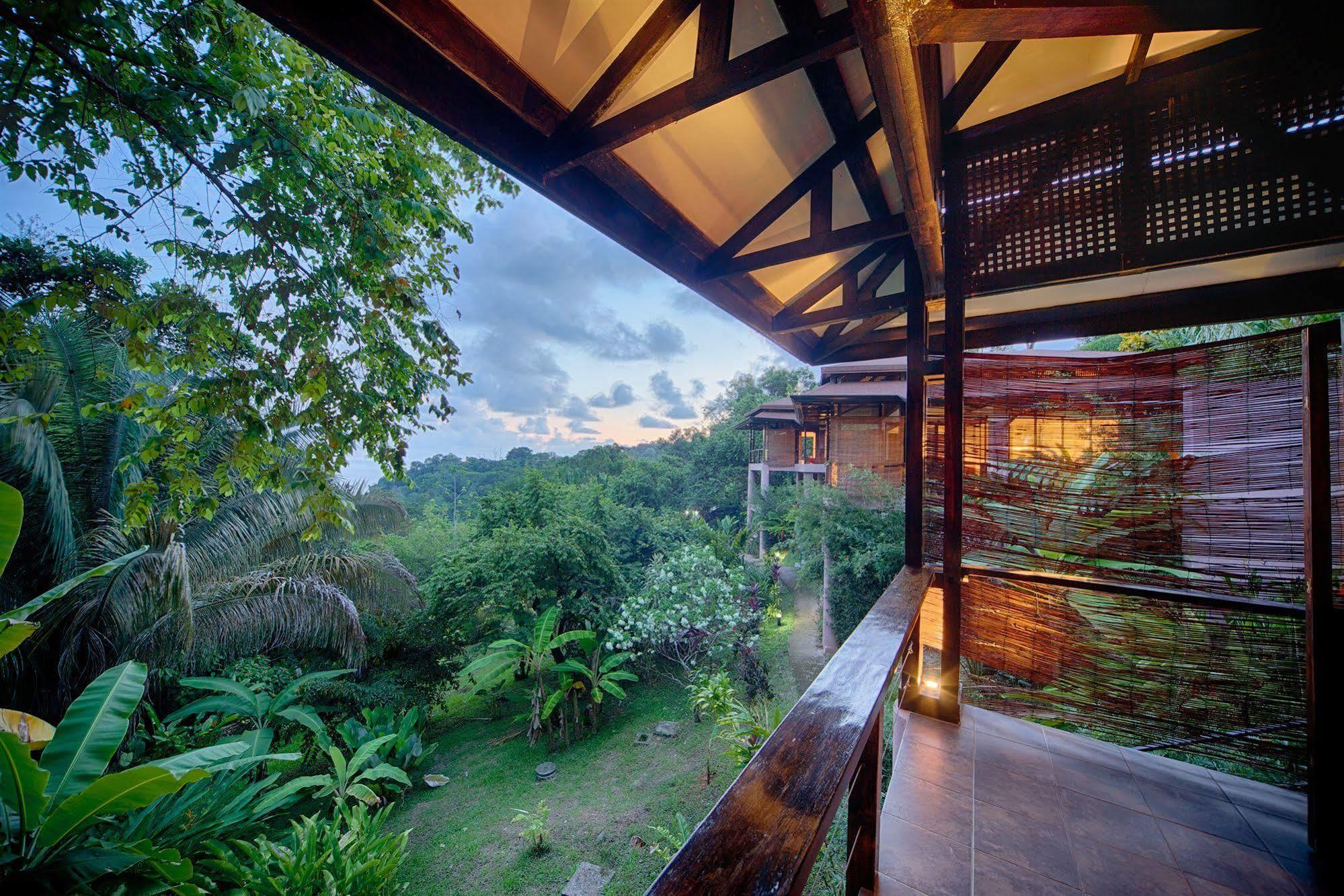 Tiki Villas Rainforest Lodge & Spa Увита Экстерьер фото